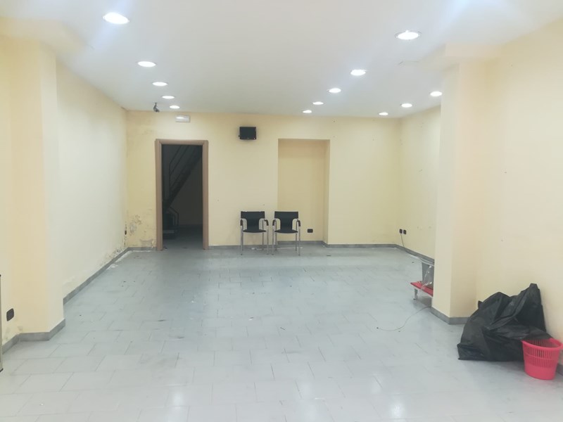 Immobile commerciale in Vendita a Taranto, 85'000€, 140 m²