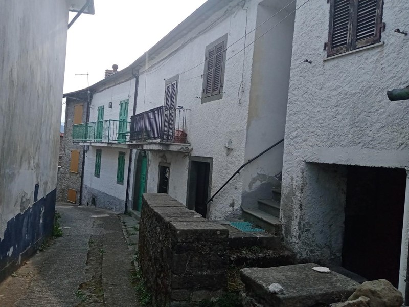 Casa Semi Indipendente in Vendita a Comano, 48'000€, 65 m², arredato