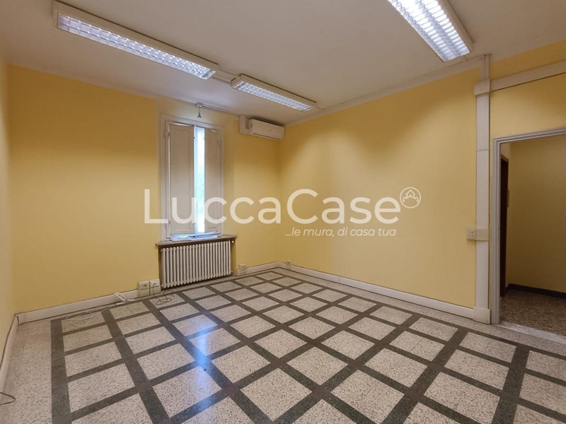 Ufficio in Affitto a Lucca, zona Sant'Anna, 520€, 40 m²