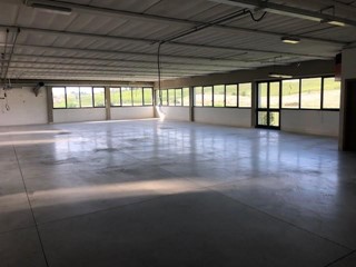 Capannone in Affitto a Vinci, zona Bivio Streda, 2'200€, 560 m²