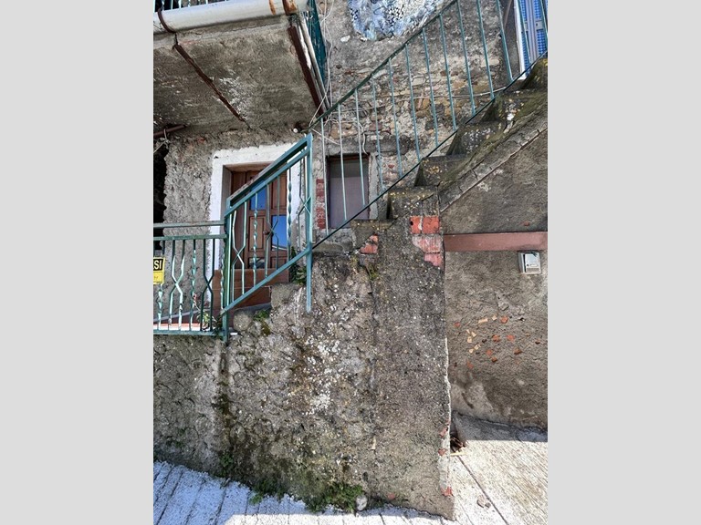 Casa Indipendente in Vendita a Aulla, zona Olivola, 40'000€, 65 m², arredato