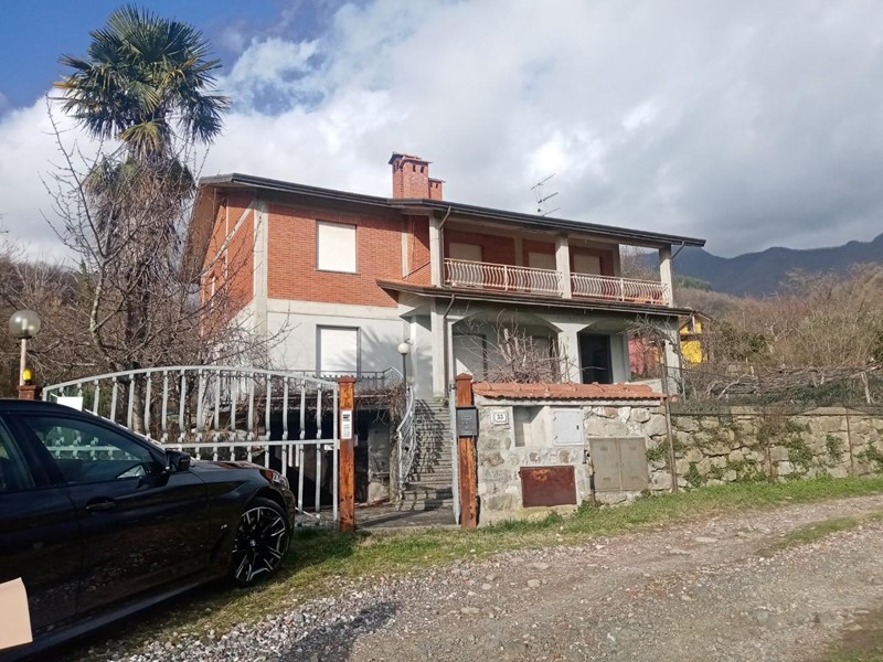 Casa Indipendente in Vendita a Bagnone, zona Vico, 290'000€, 300 m², arredato, con Box