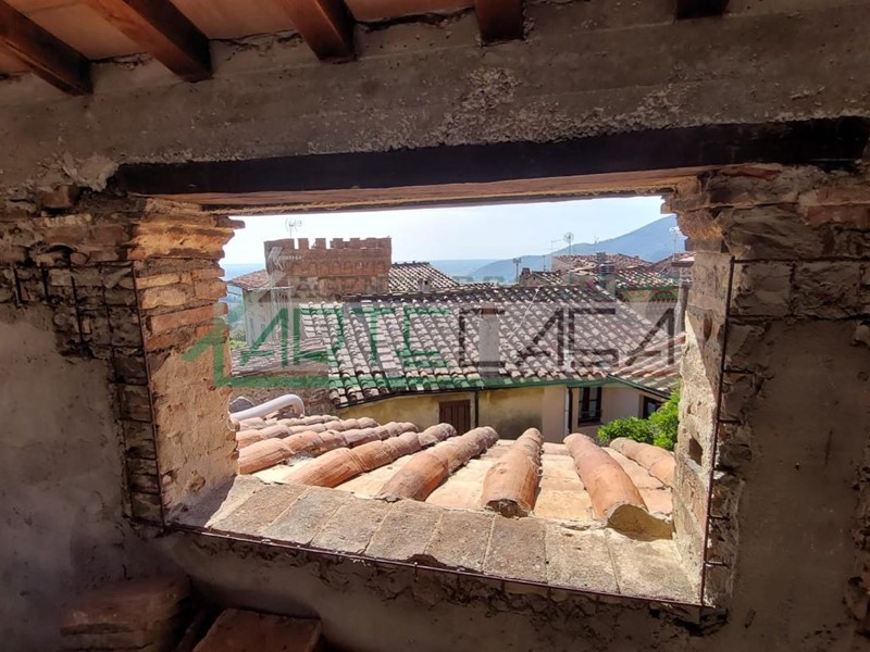 Casa Indipendente in Vendita a Calci, zona Montemagno, 250'000€, 375 m²