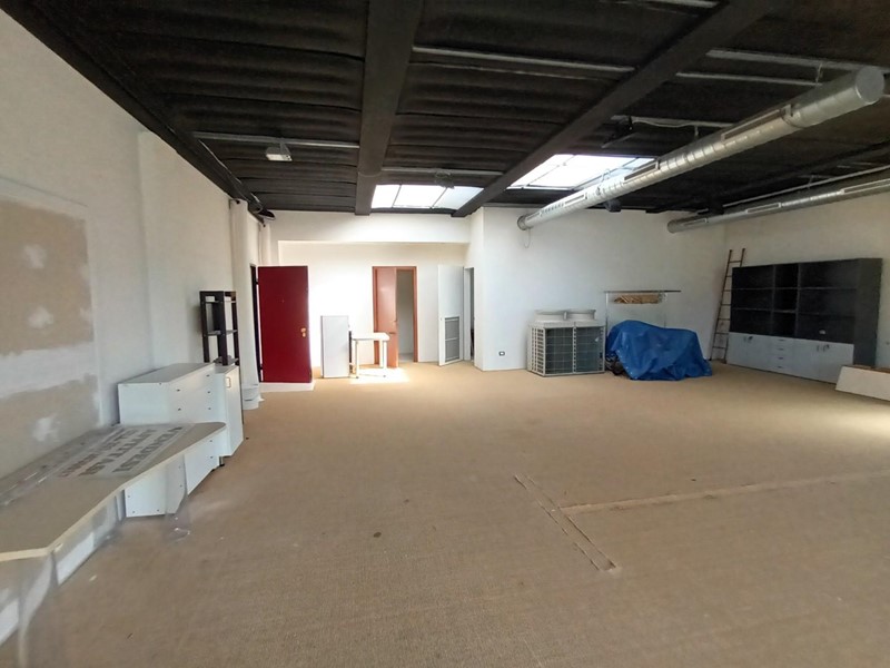 Ufficio in Vendita a Lucca, zona Sant'Anna, 195'000€, 130 m²