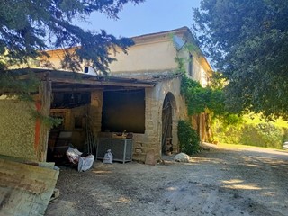 Casale in Vendita a Casciana Terme Lari, zona Lari, 500'000€, 330 m²