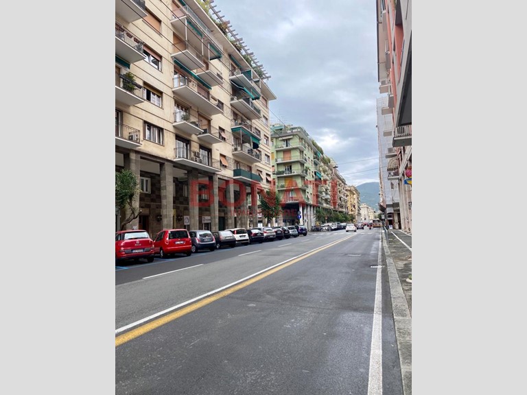 Immobile commerciale in Vendita a La Spezia, zona Centro, 370'000€, 340 m²