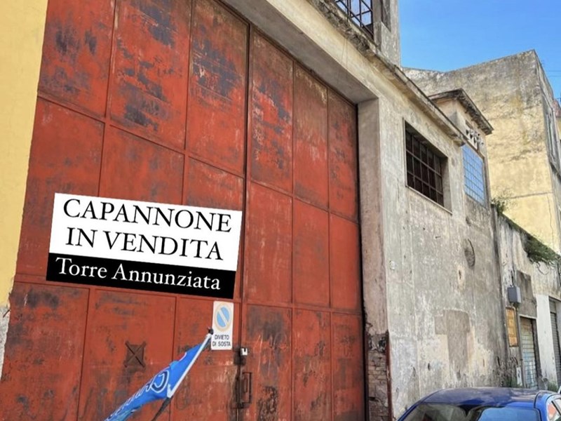 Capannone in Vendita a Torre Annunziata, zona torre annunziata sud, 410'000€, 2000 m²