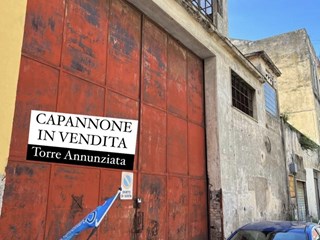 Capannone in Vendita a Torre Annunziata, zona torre annunziata sud, 410'000€, 2000 m²
