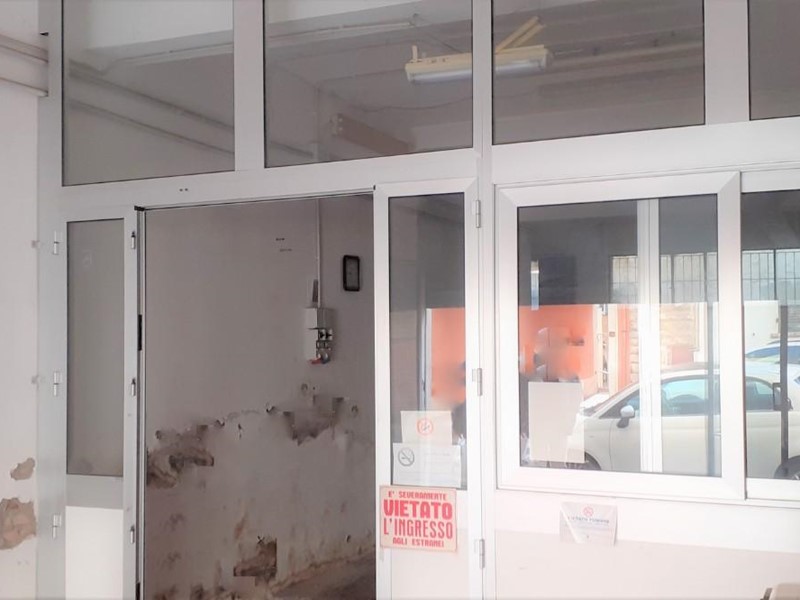 Magazzino in Vendita a Pontedera, 45'000€, 85 m²