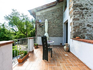 Villa bifamiliare in Affitto a Buti, 1'100€, 110 m², arredato