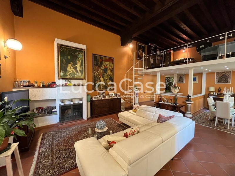 Appartamento in Vendita a Lucca, 550'000&euro;, 236 m²