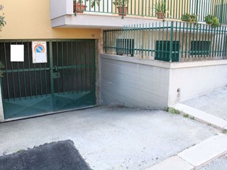 Magazzino in Vendita a Canosa di Puglia, 69'000€, 180 m²