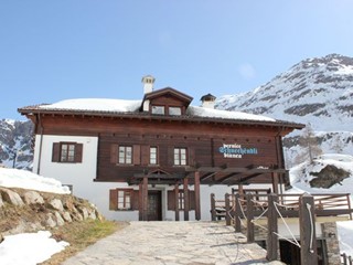 Attività commerciale in Vendita a Formazza, 850'000€, 750 m²