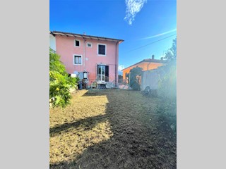 Villa bifamiliare in Vendita a Massa, zona Ricortola, 290'000€, 90 m², arredato