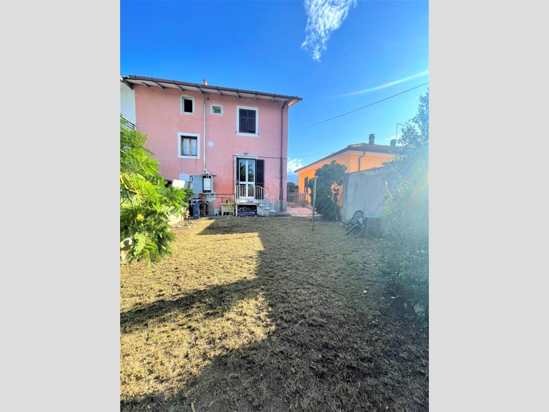 Villa bifamiliare in Vendita a Massa, zona Ricortola, 290'000€, 90 m², arredato