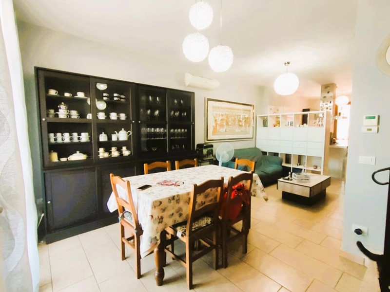 Villetta a schiera in Vendita a Altopascio, 190'000€, 105 m², con Box