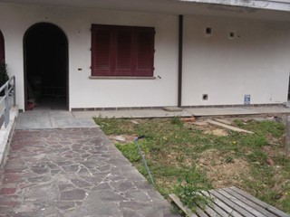 Trilocale in Vendita a San Miniato, zona Ponte a Elsa, 300'000€, 80 m², con Box