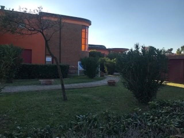 Villa in Vendita a Pisa, zona Calambrone, 360'000€, 90 m²