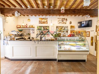 Attività commerciale in Vendita a Montecatini Val di Cecina, 220'000€, 115 m²