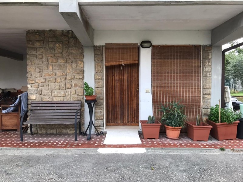 Villa bifamiliare in Vendita a Bientina, 380'000€, 300 m², con Box