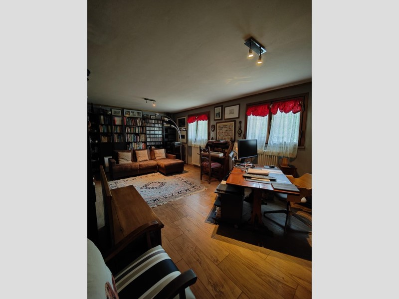 Villa in Vendita a Pisa, 765'000€, 300 m², con Box