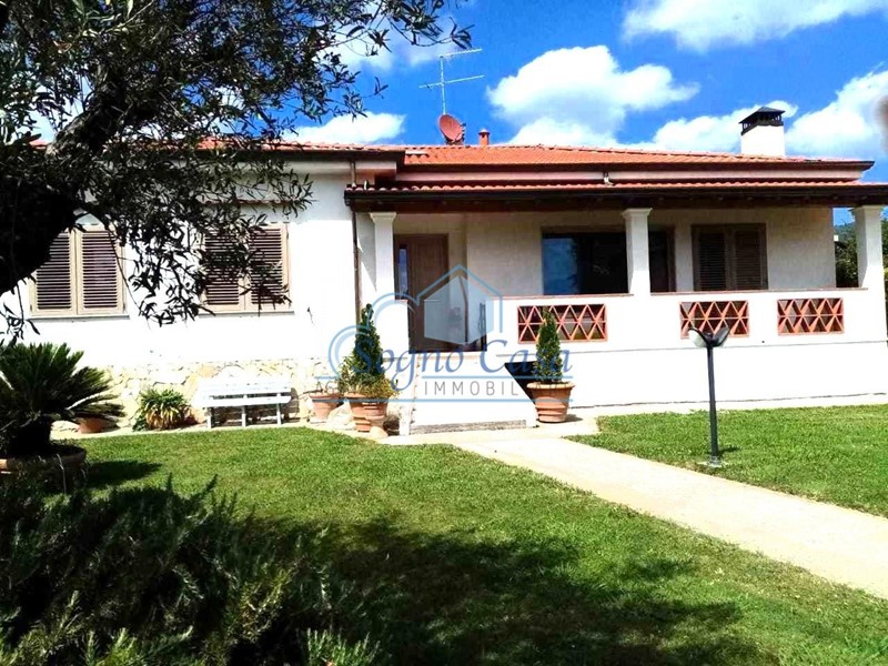 Villa in Vendita a Fosdinovo, zona Caniparola, 549'000&euro;, 240 m², arredato