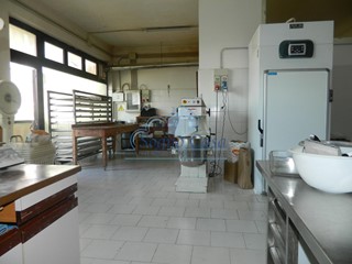 Attività commerciale in Vendita a Castelnuovo Magra, 150'000€, 140 m²