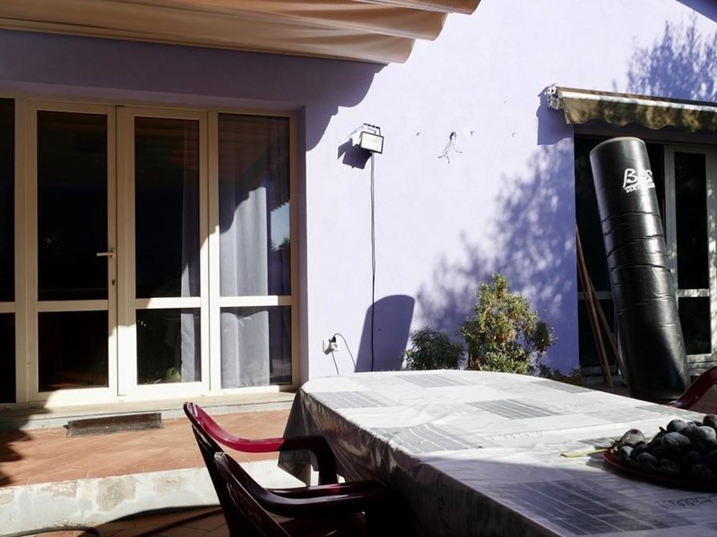 Villa in Vendita a Cascina, zona San Lorenzo Alle Corti, 525'000€, 310 m²