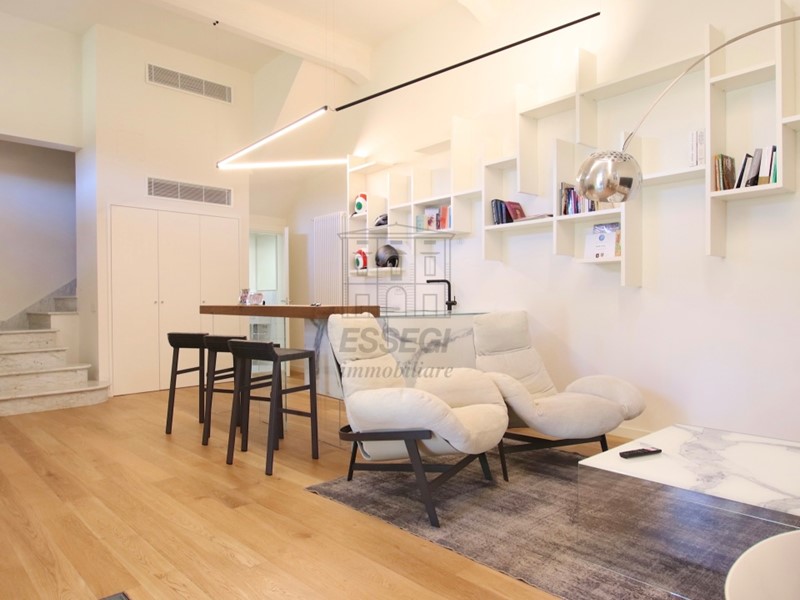 Appartamento in Vendita a Lucca, zona Centro storico, 1'200'000&euro;, 290 m², arredato, con Box