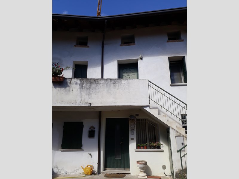 Villetta a schiera in Vendita a Cordenons, zona Via Monte Grappa, 120'000€, 117 m², arredato