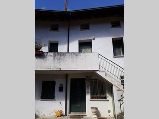 Villetta a schiera in Vendita a Cordenons, zona Via Monte Grappa, 120'000€, 117 m², arredato
