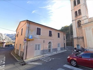 Appartamento in Vendita a Carrara, zona Codena, 152'000€, 150 m²