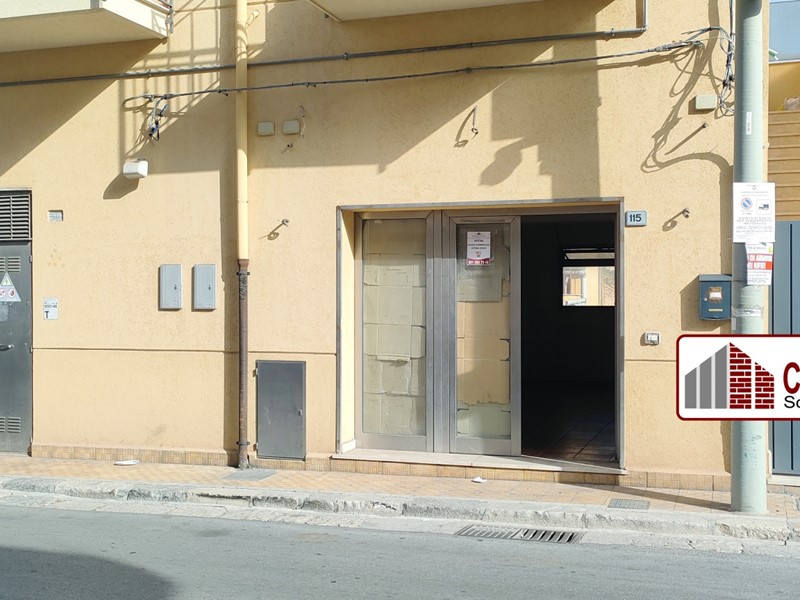 Negozio in Affitto a Bagheria, 500€, 50 m²