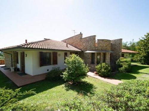 Villa in Vendita a Lucca, zona Pieve Santo Stefano, 1'300'000€, 500 m², con Box