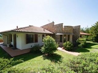 Villa in Vendita a Lucca, zona Pieve Santo Stefano, 1'300'000€, 500 m², con Box