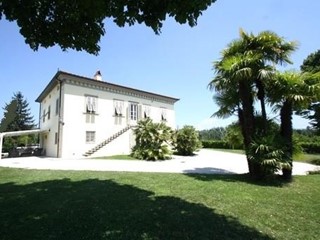 Villa in Vendita a Lucca, zona Monte San Quirico, 1'900'000€, 450 m², arredato
