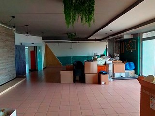 Immobile commerciale in Affitto a Altopascio, 2'500€, 265 m²