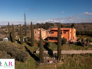 Casa di corte in Vendita a Casciana Terme Lari, zona Usigliano, 550'000€, 500 m², arredato