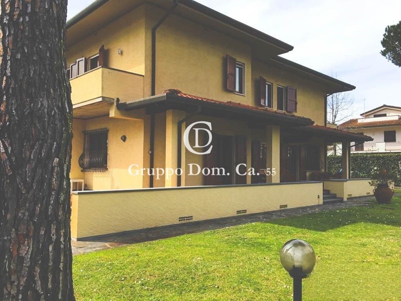 Villa in Affitto a Forte dei Marmi, 75'000€, 250 m², arredato