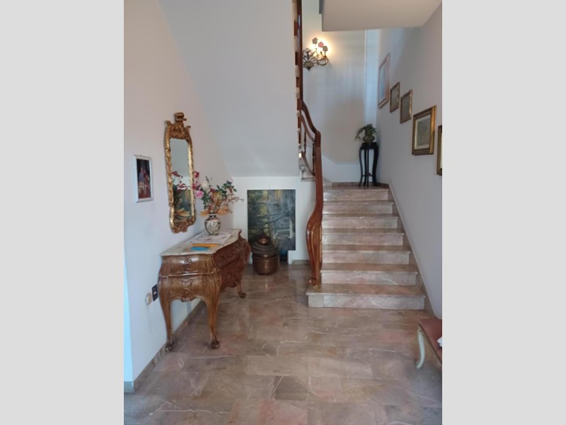 Casa Semi Indipendente in Vendita a Empoli, 550'000€, 300 m², con Box