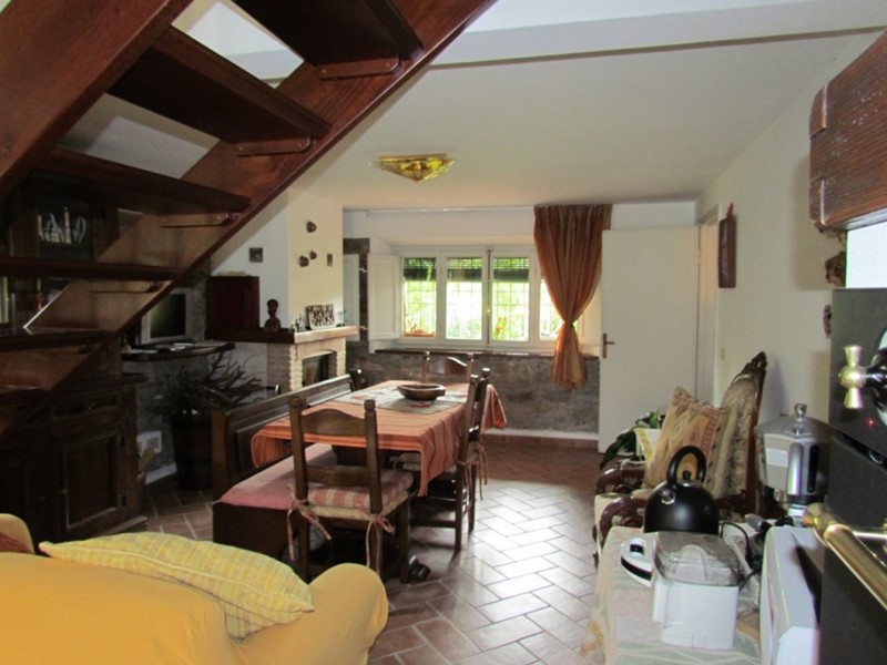 Villa in Vendita a Lucca, zona San Macario In Piano, 550'000€, 240 m², arredato, con Box