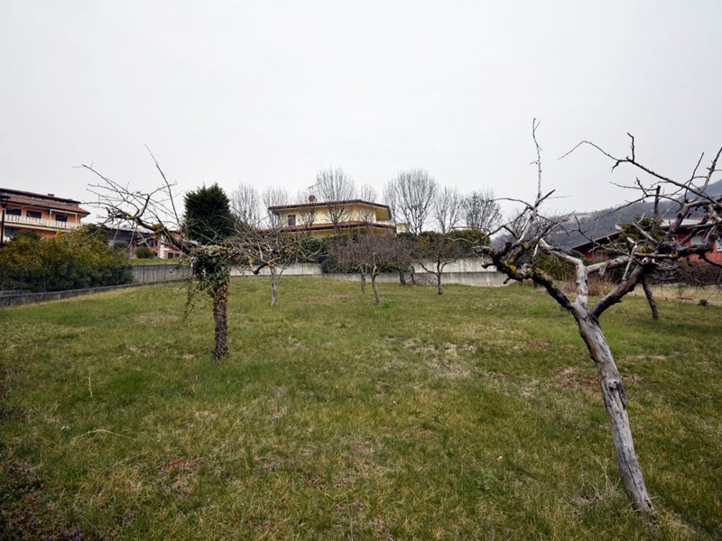 Terreno edificabile in Vendita a Chiampo, 95'000€, 700 m²