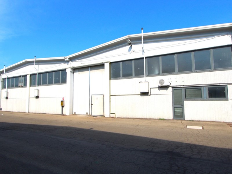 Immobile commerciale in Affitto a Valsamoggia, zona Bazzano, 2'400€, 580 m²