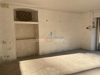 Immobile commerciale in Affitto a Massa, 650€, 65 m²