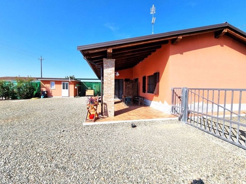 Casa Indipendente in Vendita a Alessandria, zona Castelceriolo, 160'000€, 130 m²