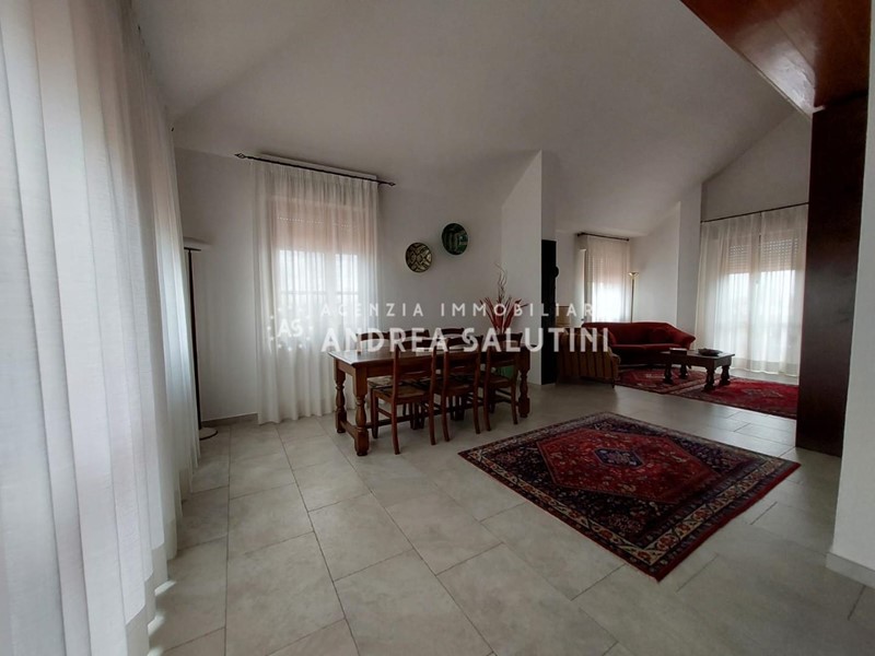 Attico in Vendita a Pontedera, 345'000€, 180 m², arredato, con Box