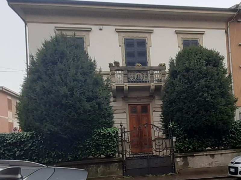 Casa Indipendente in Vendita a Fucecchio, 390'000€, 250 m², con Box