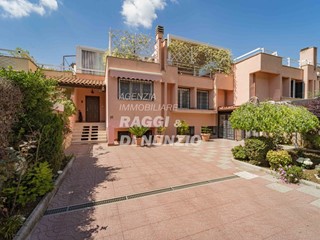 Villetta a schiera in Vendita a Monte Porzio Catone, 399'000€, 230 m²