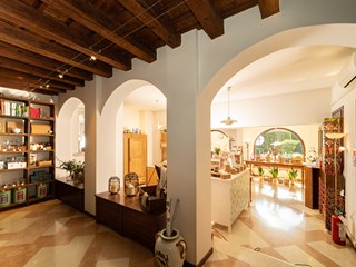 Casa Indipendente in Vendita a Bassano del Grappa, zona Centro Storico, 750'000€, 430 m², con Box