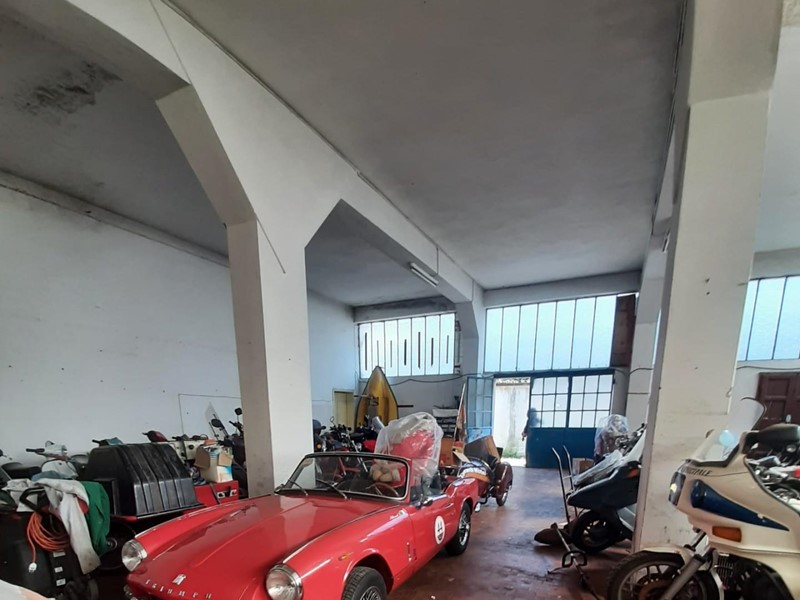 Laboratorio in Vendita a Massa, 300'000€, 381 m²